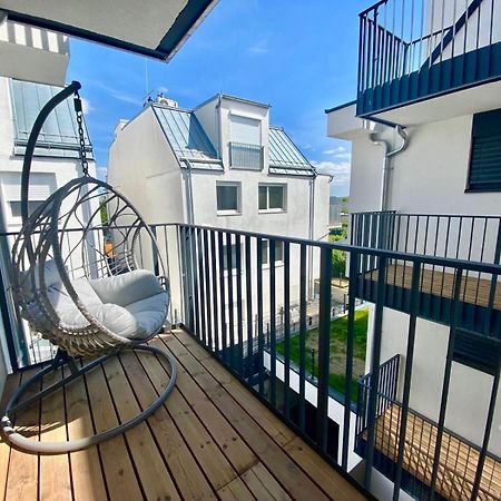 Modern Apartment With Balcony & Free Parking - Nearby Metro فيينا المظهر الخارجي الصورة
