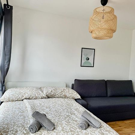 Modern Apartment With Balcony & Free Parking - Nearby Metro فيينا المظهر الخارجي الصورة
