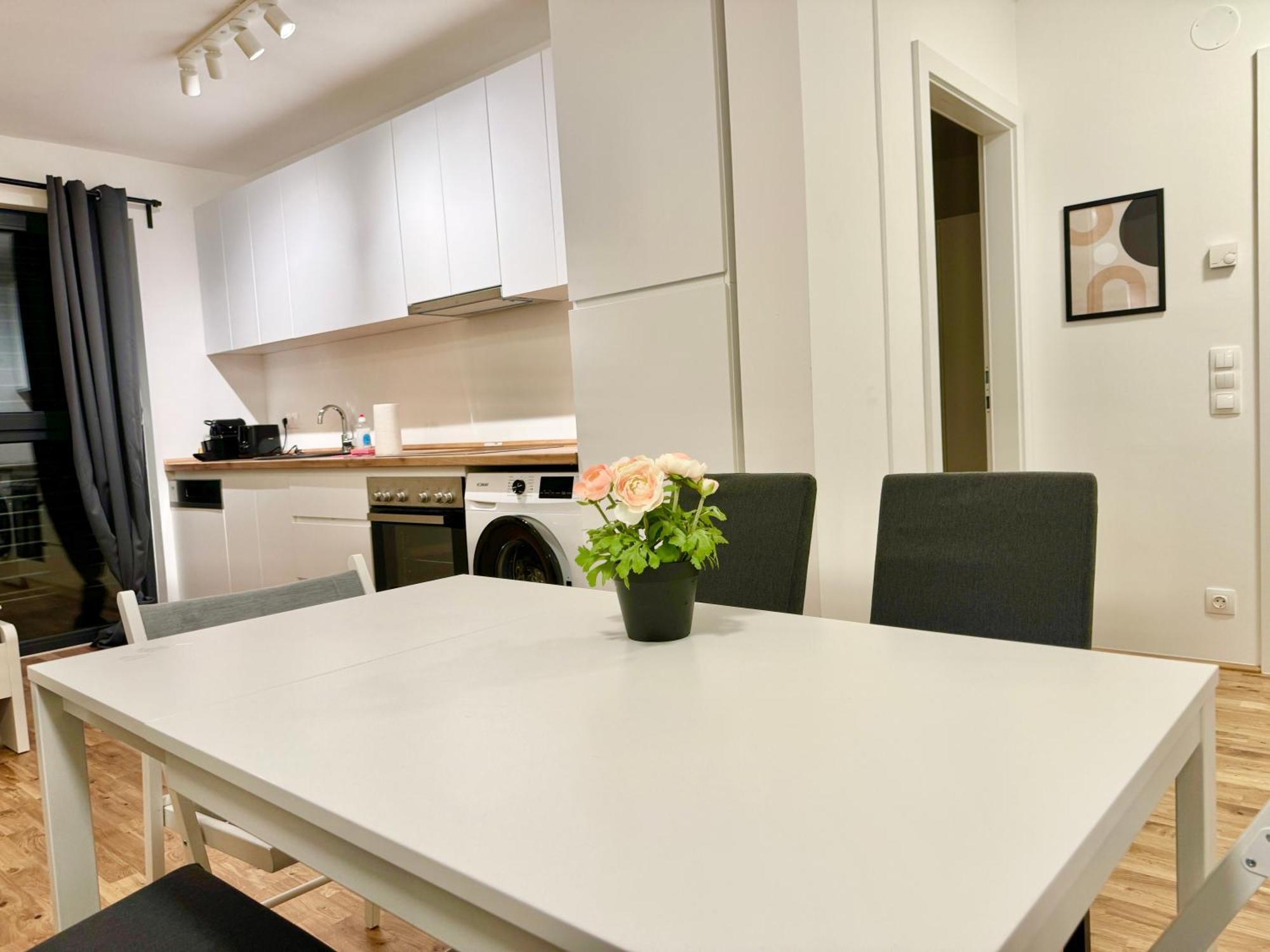 Modern Apartment With Balcony & Free Parking - Nearby Metro فيينا المظهر الخارجي الصورة