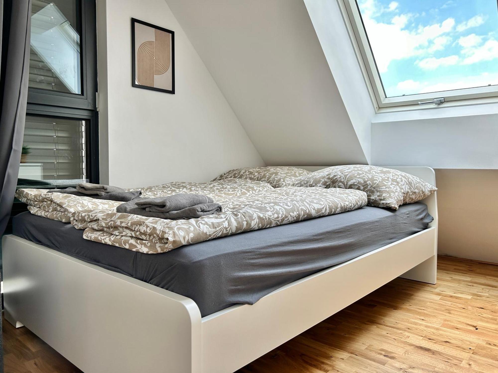 Modern Apartment With Balcony & Free Parking - Nearby Metro فيينا المظهر الخارجي الصورة