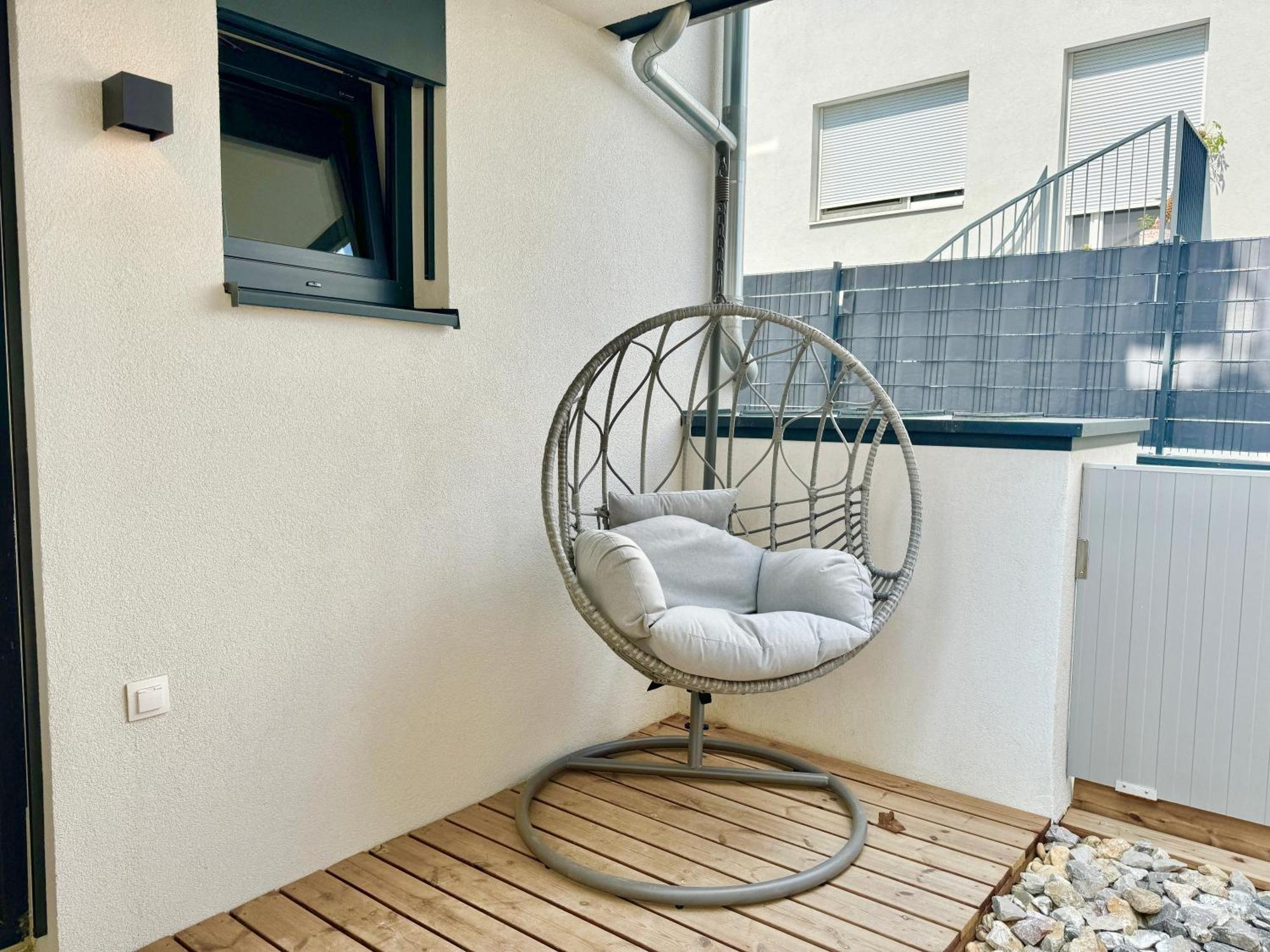 Modern Apartment With Balcony & Free Parking - Nearby Metro فيينا المظهر الخارجي الصورة